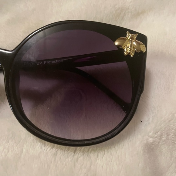 Black Sunglasses - Picture 2 of 4